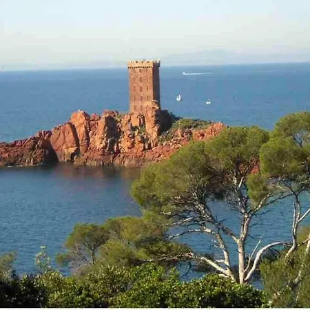 Charming One-bedroom In St Raphael - Maurin - 2140